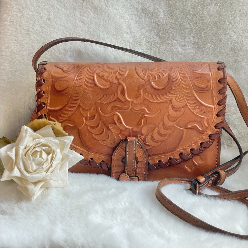 Great Condition PATRICIA NASH CROSSBODY Embossed Leather Detailing & 2 STRAPS